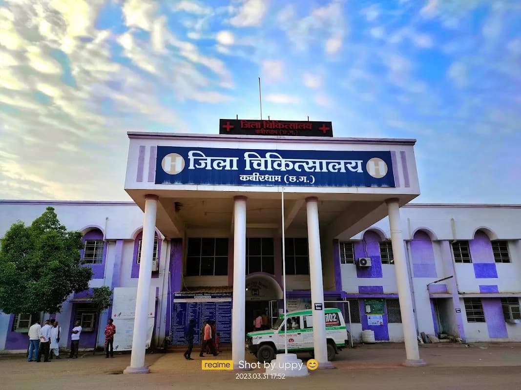 District Hospital Kawardha main building and emergency health services